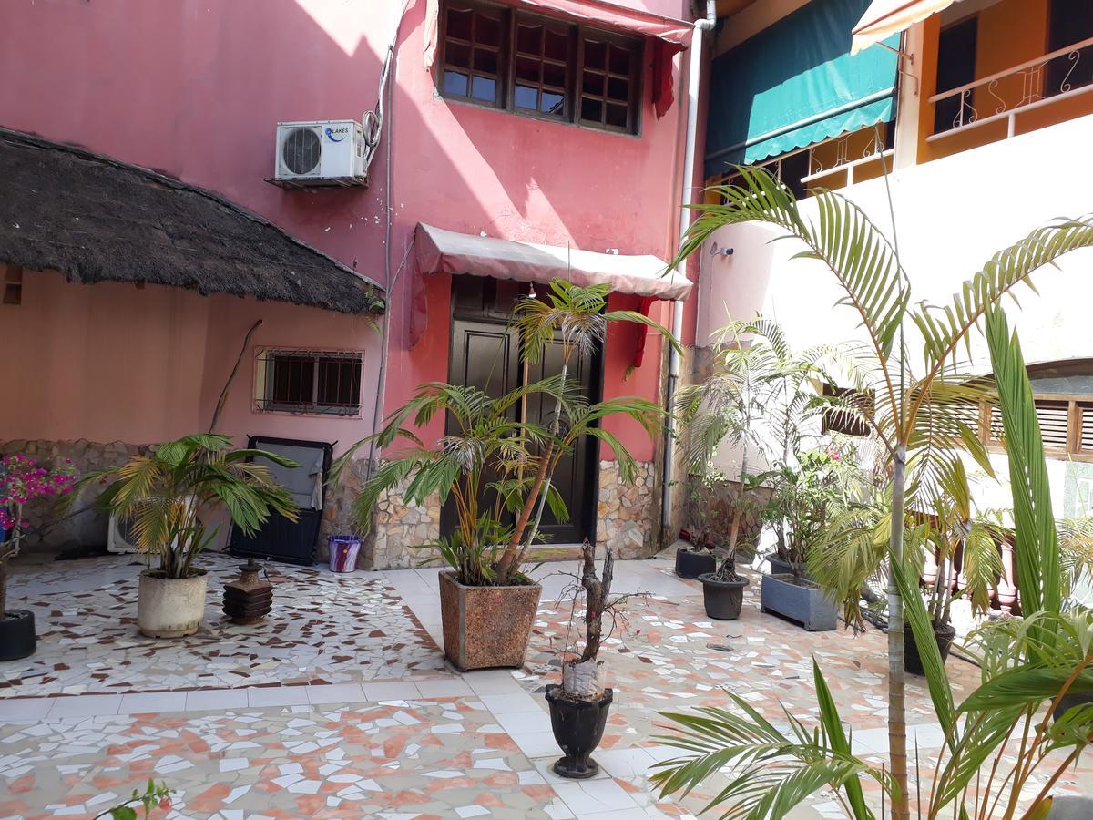 Hotel Residence Seven 7 Abidjan Buitenkant foto
