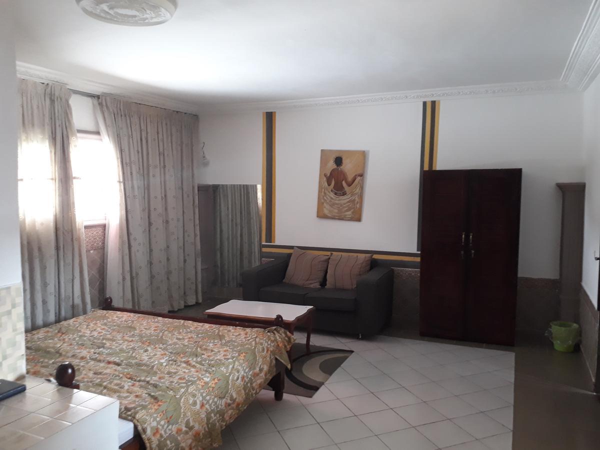 Hotel Residence Seven 7 Abidjan Buitenkant foto