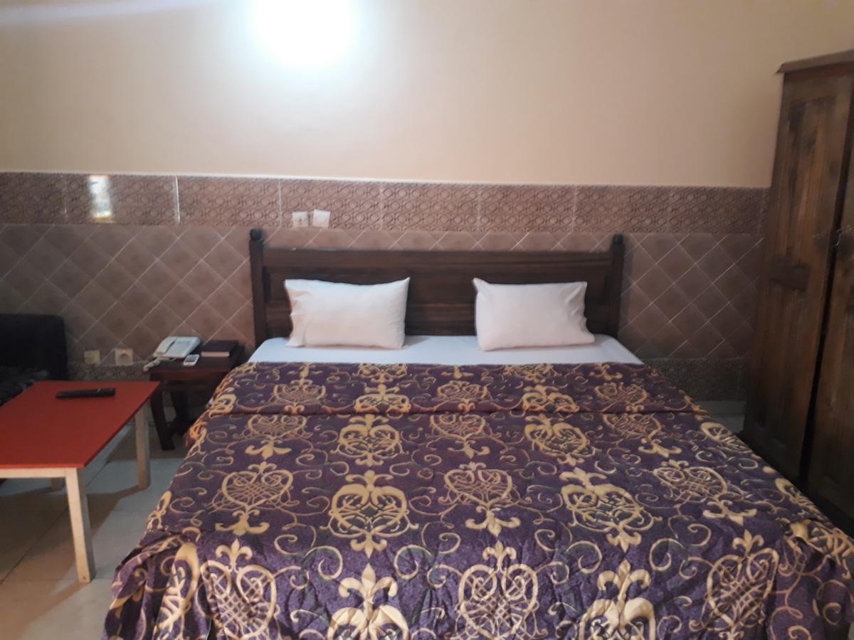 Hotel Residence Seven 7 Abidjan Buitenkant foto