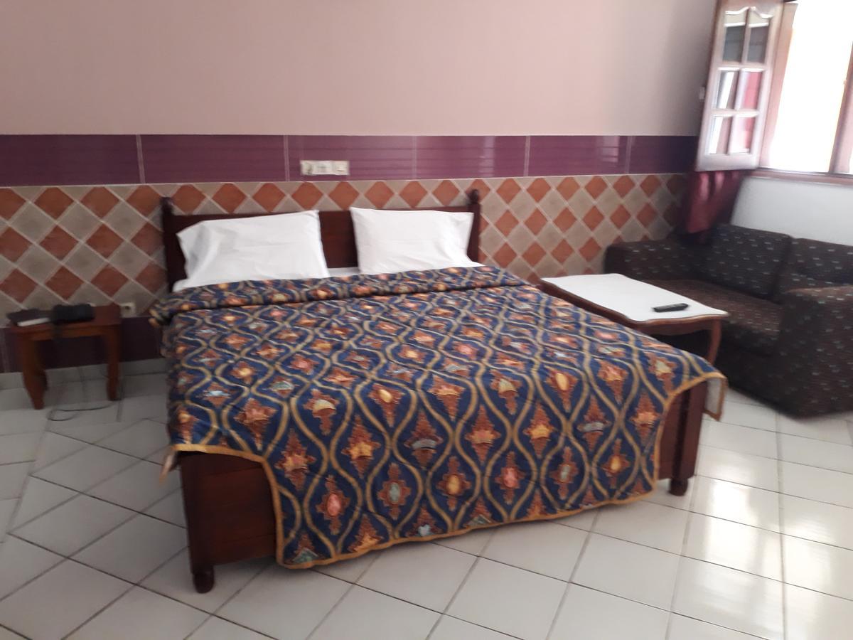 Hotel Residence Seven 7 Abidjan Buitenkant foto