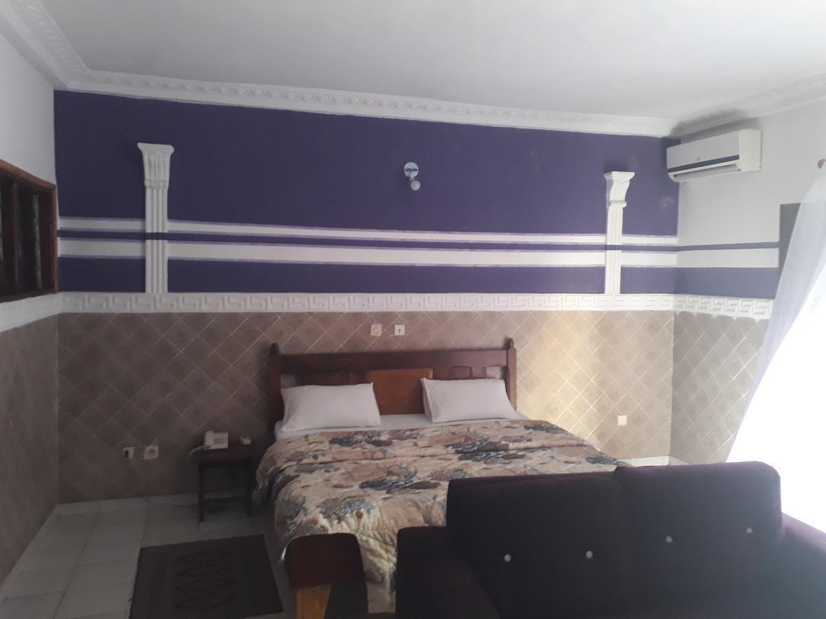 Hotel Residence Seven 7 Abidjan Buitenkant foto