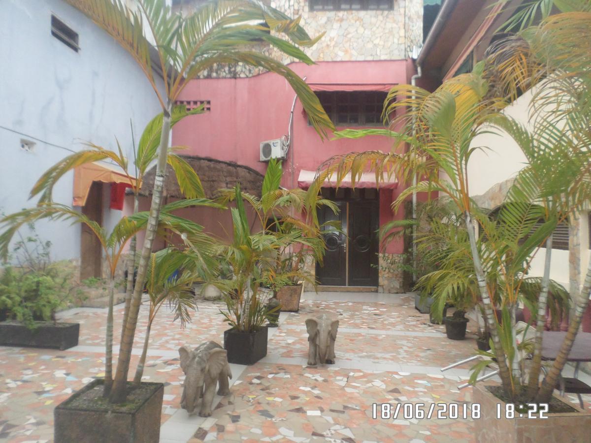 Hotel Residence Seven 7 Abidjan Buitenkant foto