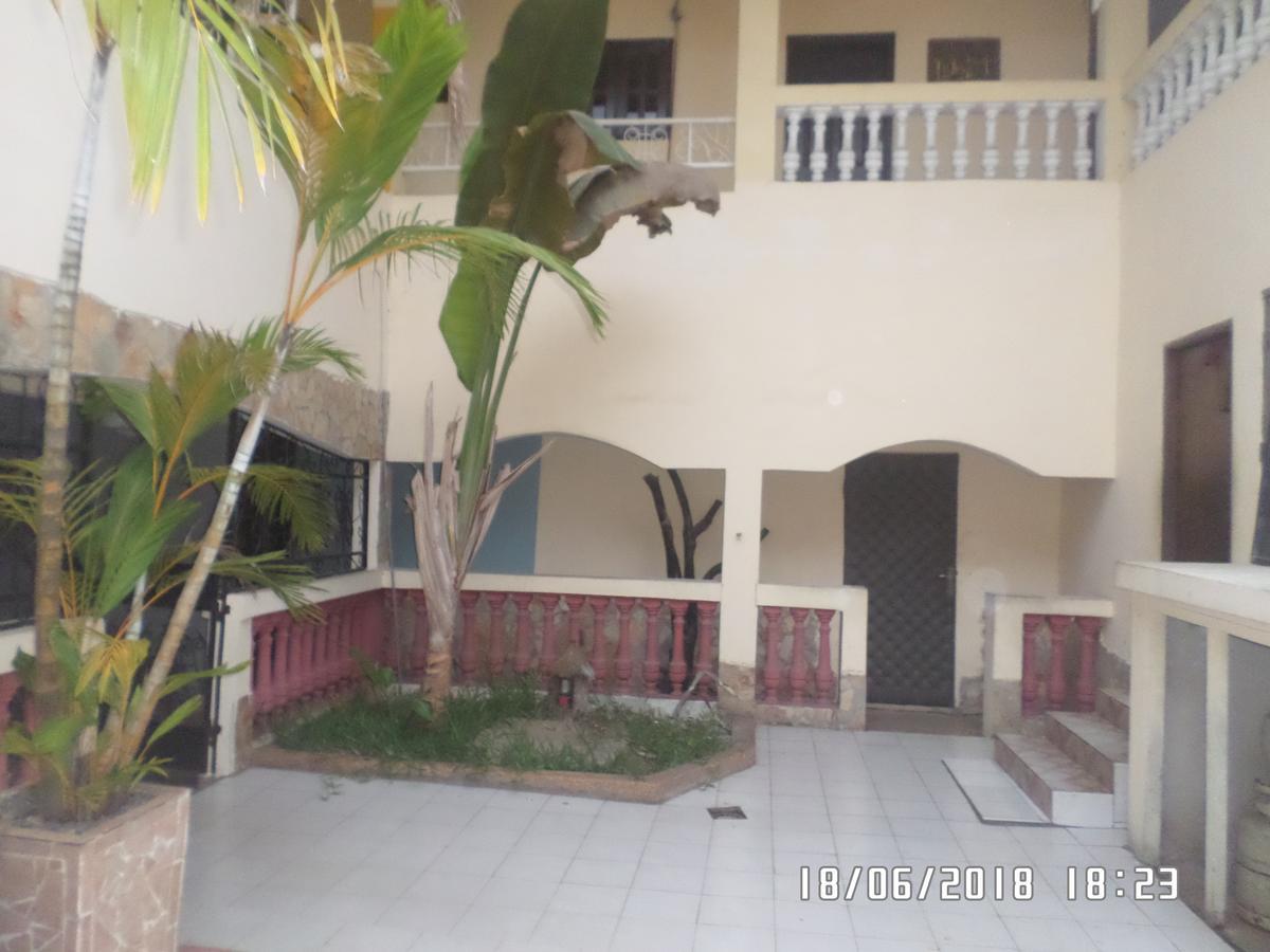Hotel Residence Seven 7 Abidjan Buitenkant foto
